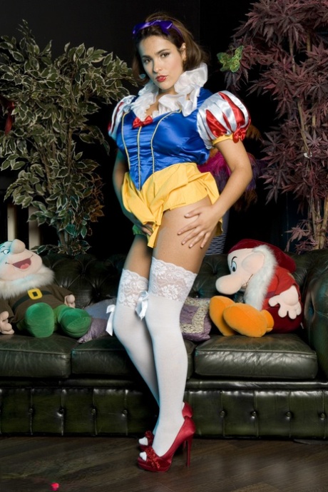 Saucy Snow White Valerie Summer Lifts Her Dress Up And Shows Her Beaver