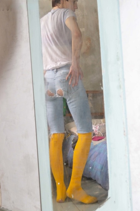 Amateur Aussie Nikolina wears tight jeans with yellow boots.