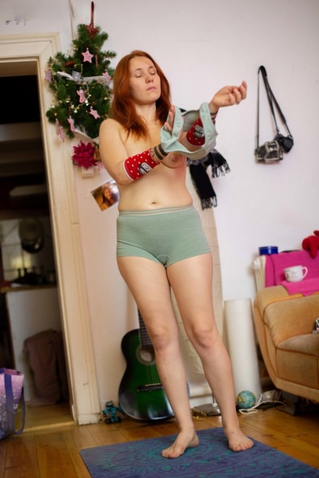 Small tits and an older ginger girl named Simona are observed while dressing.