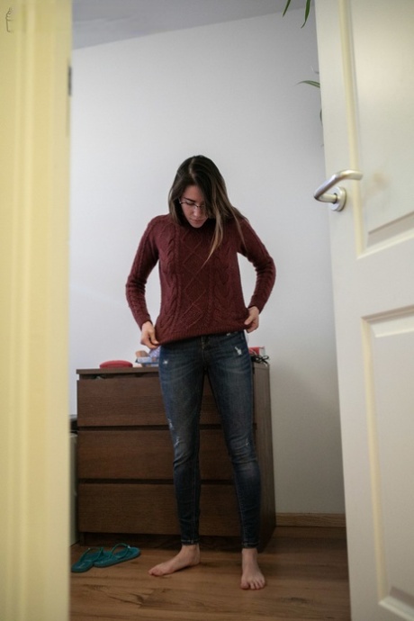 Teenager brunette with a hot, cartoonish ass wearing Paola G outfit.