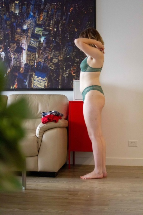 The beautiful nude body of amateur babe Casey Q was revealed to the world as she dressed up.