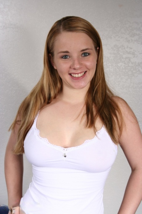 Chubby Damsel Donna Flaunting Her Juicy Tits Without Showing Her Nipples