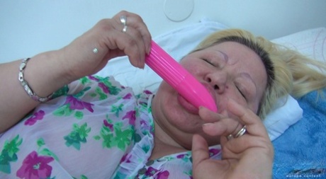 Chubby Granny Rosa Pleasuring Her Hungry Pussy With A Pink Dildo Up Close