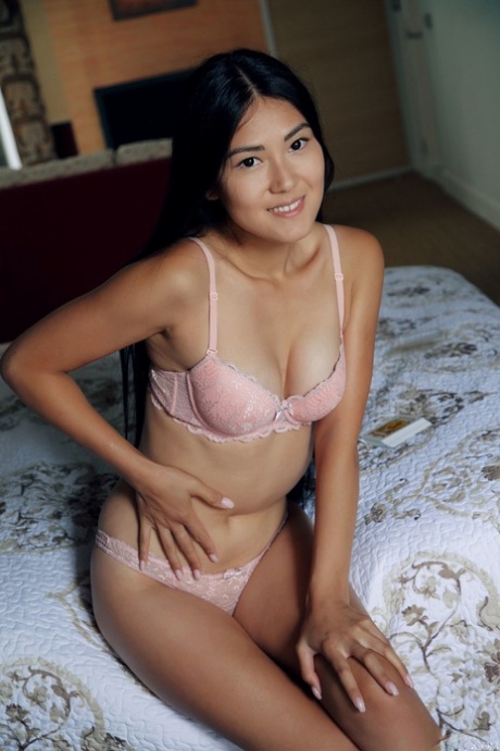 Beautiful Asian babe Kimiko shows off her big booty & her shaved pussy