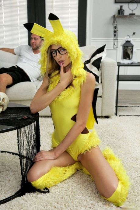 Teens In Yellow Halloween Costumes Kyler Quinn & Lily Larimar Fuck In A 3some