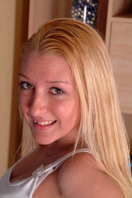 Sweet and sexy, Saira is an amateur with a big ass in her physique, spreading her legs while playing with toys.