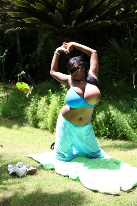 Sweet Amateur Ebony Jenny Reveals Her Massive Juggs And Poses Outdoors
