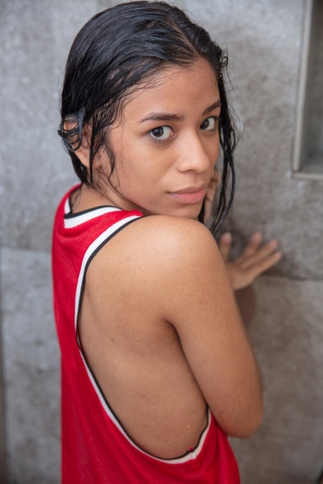 Nude Hispanic Girls In Shower - Skinny Latina Nude Porn Pics - PornPics.com