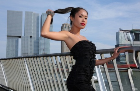 Davon Kim, a damsel with a ponytail, displays her charming features, including sweet teeth and a clean-shaven head.