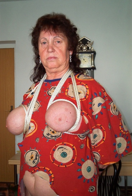 Brigitte's Chubby Granny wears lingerie and toys with her orgasm in a loose fit.