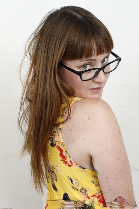 Nerdy With Small Naturals Thelma Sleaze Strips And Flaunts Her Bush
