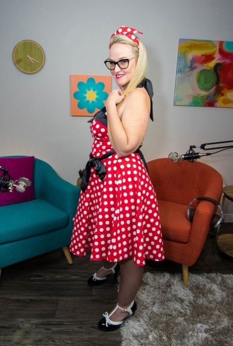 Dee Siren, the beautiful and mature wife, is pictured in her Minnie costume and heels for her engagement photo.
