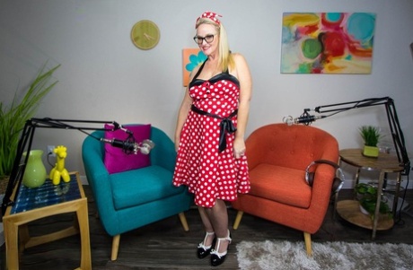 Dee Siren, a gorgeously grown woman married, is captured in her seductive Minnie attire with high heels.