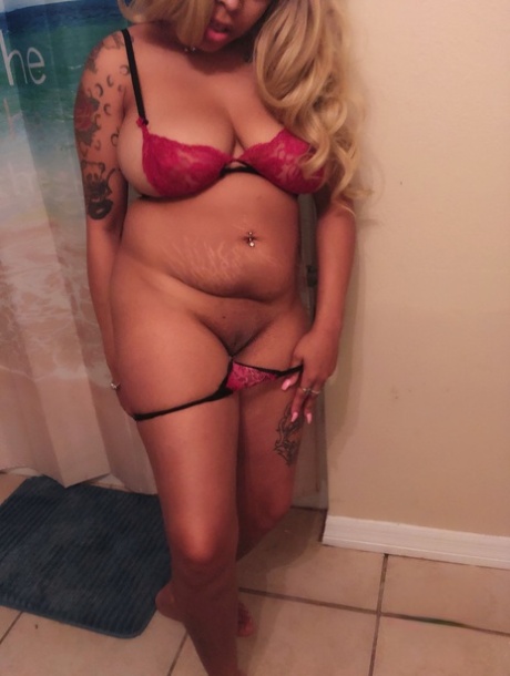 Soykay Linda, a blonde with an ebony tattoo on her body, displays her large buttocks and facial features in the solo act.