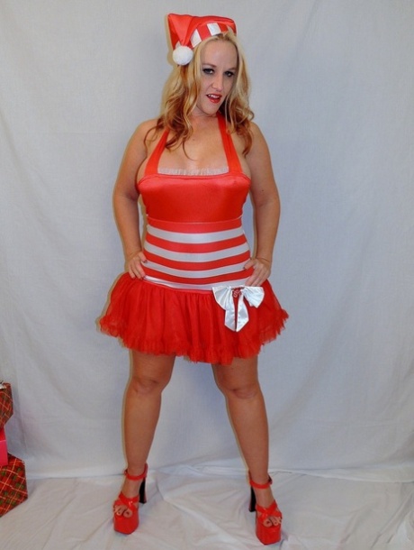 Xmas costume: Dee Siren flaunting her large buttocks and fake shorts in an alluring Xmas dress by Chubby MILF.