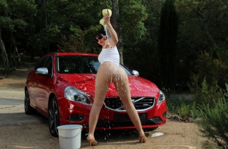 Brunette With A Big Booty Desyra Noir Strips Fully Naked While Washing Her Car