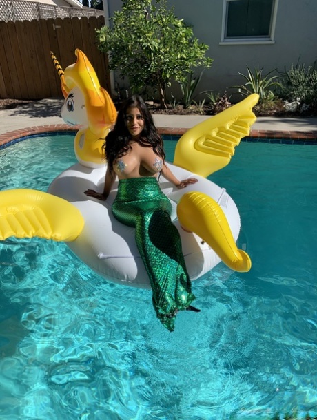 Hot Mermaid Briana Lee Poses Topless & Shows Her Big Tits In A Cosplay Solo