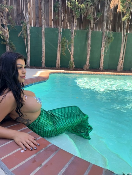 Hot Mermaid Briana Lee Poses Topless & Shows Her Big Tits In A Cosplay Solo