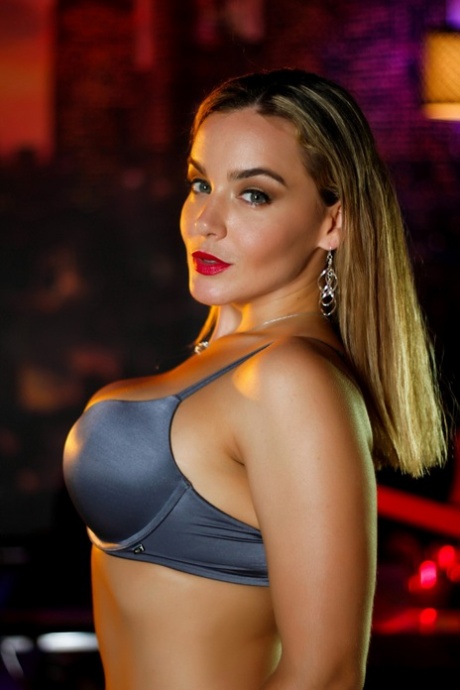 Gorgeous MILF Natasha Nice Flaunts Her Big Tits In A Sexy Striptease