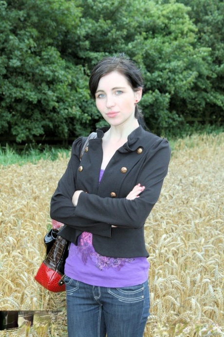 Gorgeous Brunette Babe Posing In Her Purple Shirt & Jeans In A Wheat Field