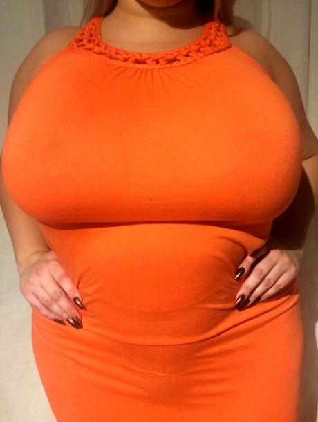 The tight dress of Natasha Crown showcases her fatty and dark-colored body parts.