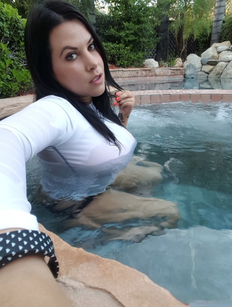 Brunette MILF Lacie James Shows Her Big Boobs While Taking Selfies In The Pool