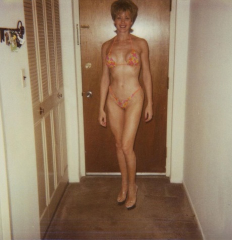 1970s Bikini Porn - Vintage Bikini Porn Pics & Naked Photos - PornPics.com
