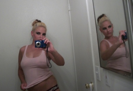 This plump blonde takes stunning selfies with her large thigh and buttocks in the mirror.