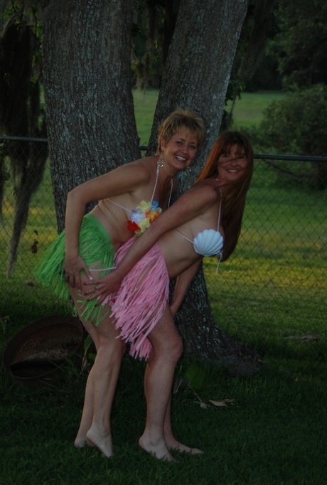 Playful Swinger Wives Tracy Lick & Dee Rimming Each Other Outdoors