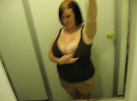 Lusty Amateur Teen Jessica Takes Selfies Of Her Chubby Body & Big Tits