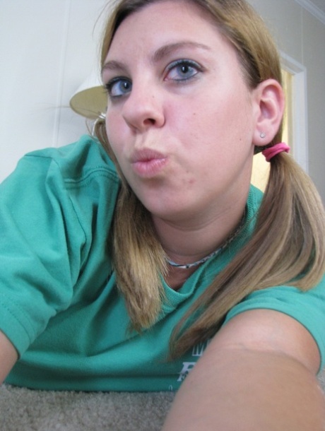 Sexy amateur teen Nikki Morgan makes silly faces while posing in a solo