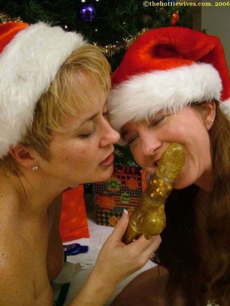 Christmas tree parties invite amateur swingers in Xmas costumes to play and enjoy themselves together.