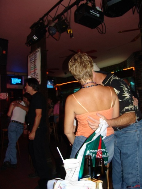 With her big breasts on display, Tracy Lick, the swinger she loves so much, is displaying her body in public.