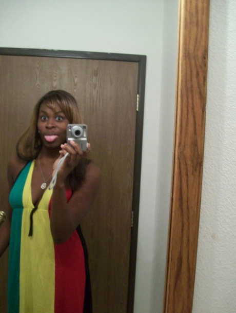 Ebony Teen Tristina Brown Takes Selfies Of Her Juicy Tits & Chocolate Holes