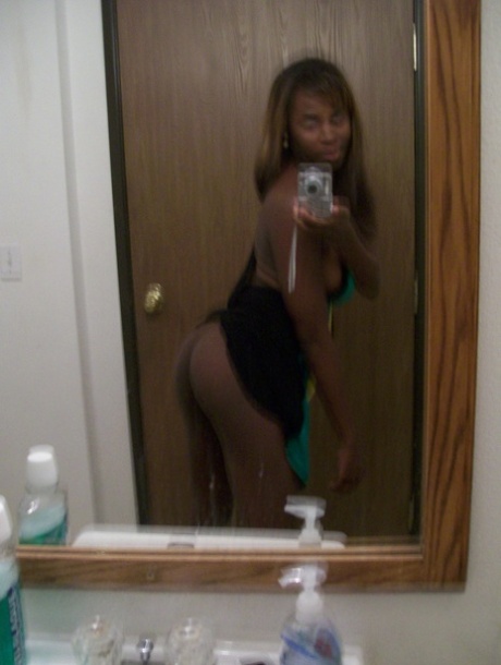 Ebony Teen Tristina Brown Takes Selfies Of Her Juicy Tits & Chocolate Holes