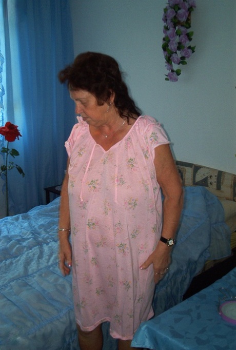 The elderly mother of Brigitte exhibits her chubby physique and teases with big bellies.