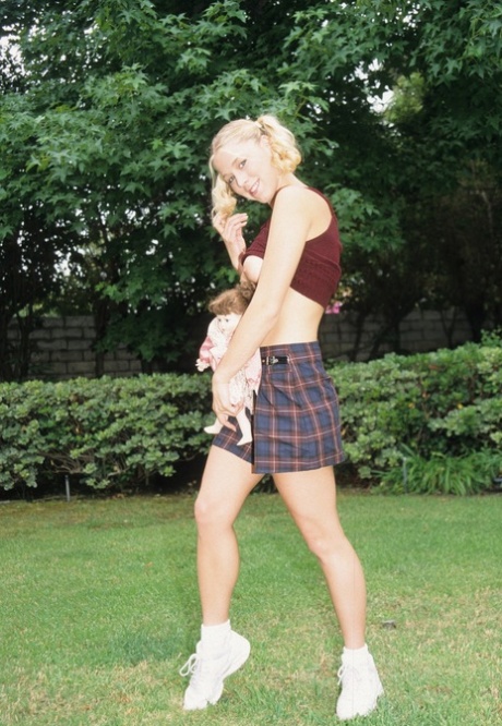 Pretty Schoolgirl Mylene Royce Flaunts Her Big Ass In A Hot Outdoor Striptease