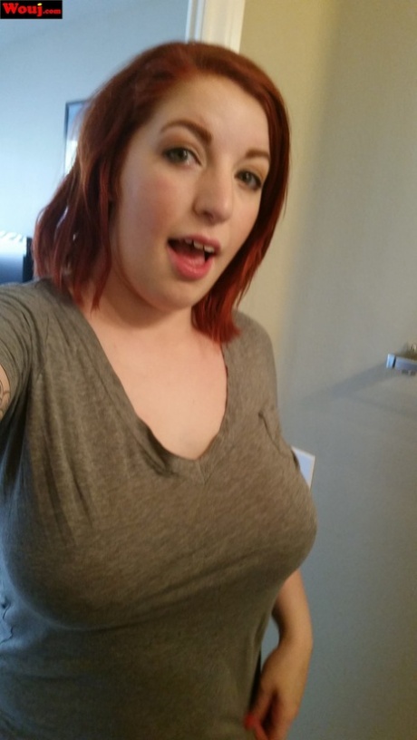 Full-figured redhead WouJ tagging her with her juicy tits while taking selfies.