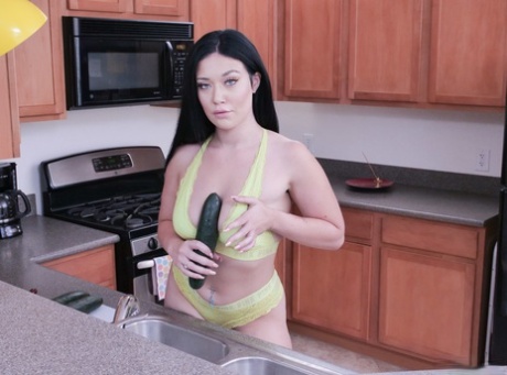 Kinky Housewife Megan Maiden Exposes Her Curves & Fucks A Cucumber