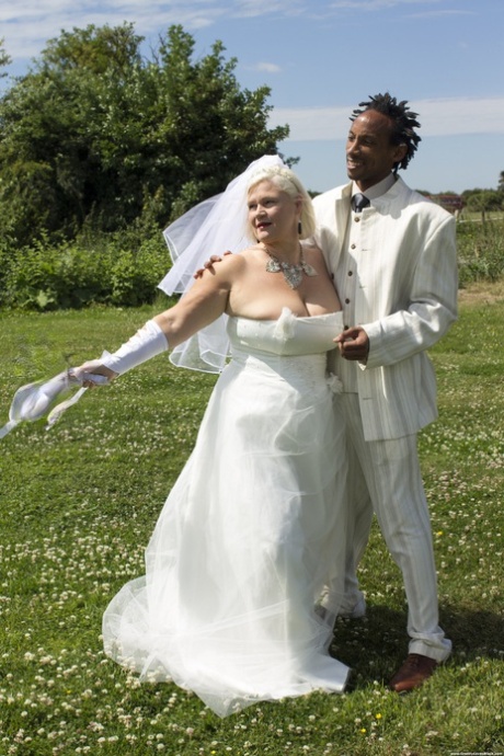 Mature Bride Lacey Starr Blows Off Her Black Groom After The Wedding Ceremony