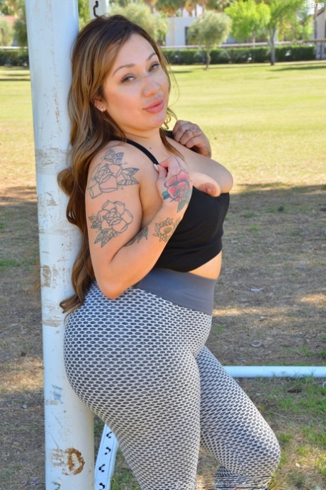 Curvy Amateur Babe Tiana Flaunts Her Incredible Ass In Yoga Pants At The Park