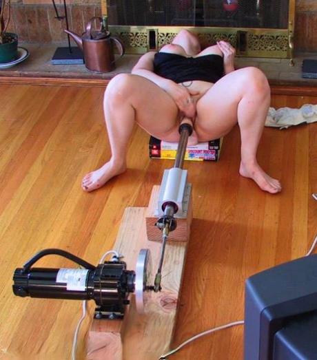 Dildo machine performs a round to stimulate the pussy of Fatty Lyssa, who has beautiful big breasts.