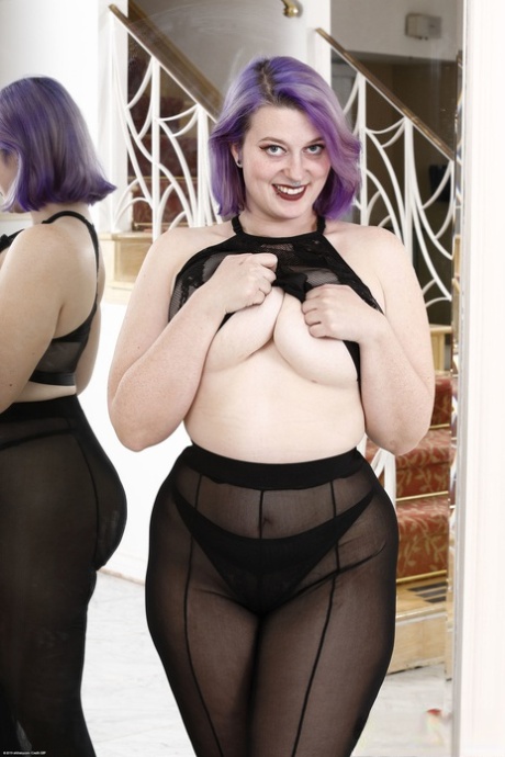 The solo act of a big tits, ass, and hairy pussy is performed by Chubby American Nyx Night.