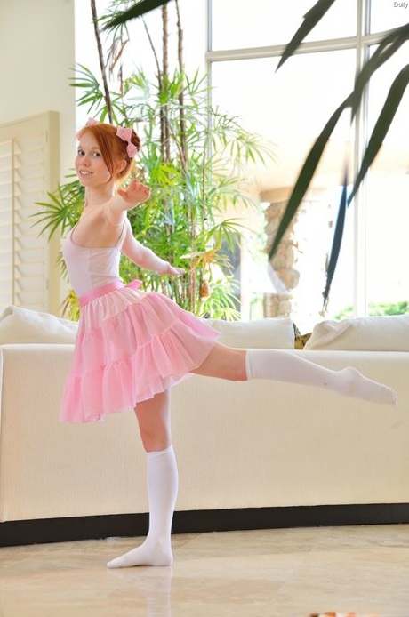 Slender Ginger Ballerina Dolly Stretches Her Clam With A Glass Sex Toy
