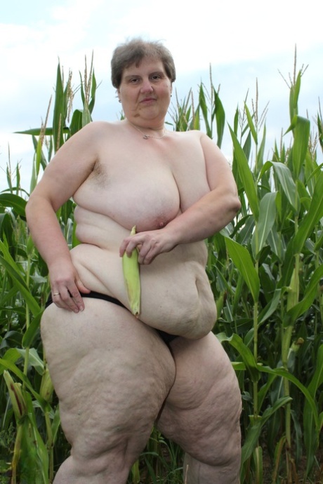 In a corn field, Tina C the plump European strip down and indulges in her fully developed cunturing session.