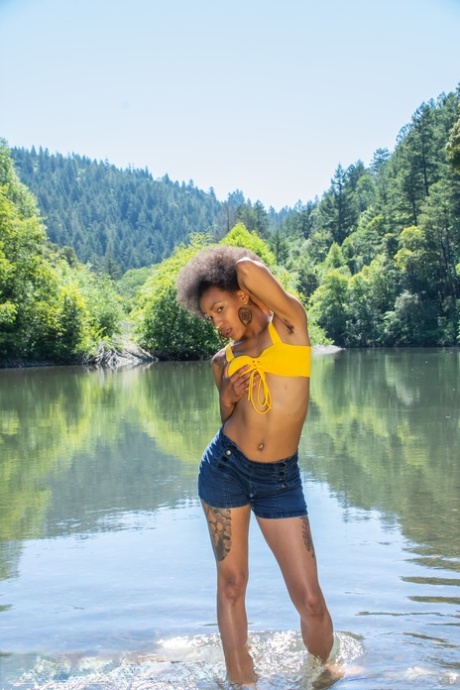 Afro-American Babe Nikki Darling Exposes Her Hairy Inked Body In The River