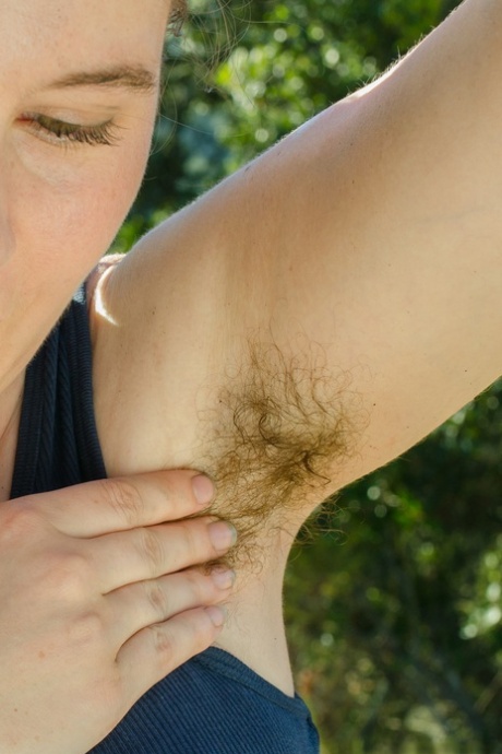 Despite being an amateur with big tats, Eleanor Rose exposes her hairy armpits and walks around in public.