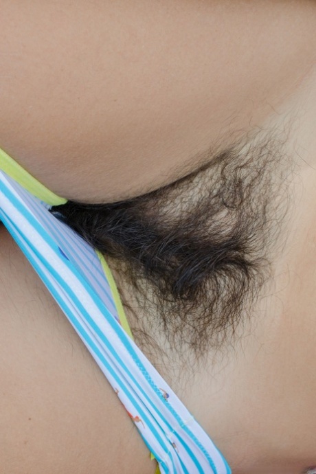 Pretty Amateur Katie Zucchini Gives Inviting Up Close Views Of Her Hairy Pussy