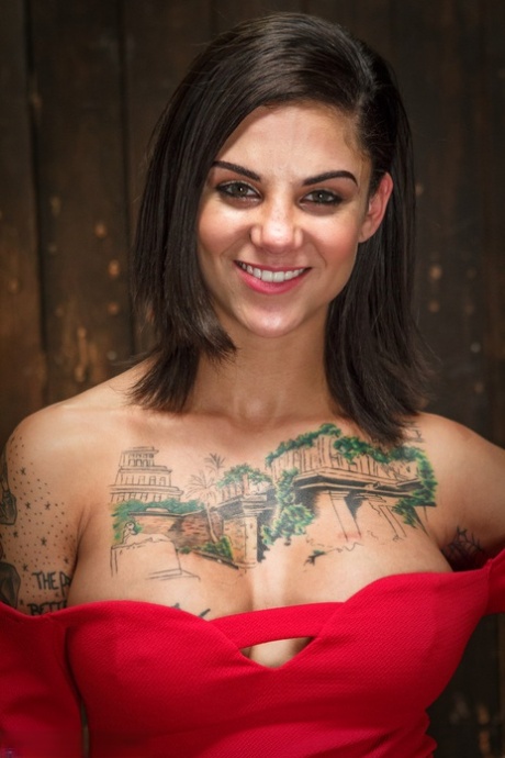 Bubba babe with big breasts: Bonnie Rotten gets bound and then she is toyed with.