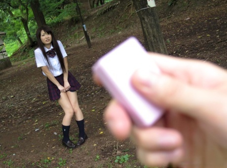 In the forest, a Japanese student is picked up and has an excellent orgasm.